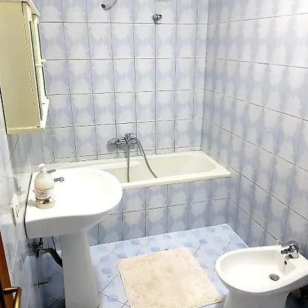 Casa Kevin 1 - Spacious, Well Lit 87 M2 アパート *